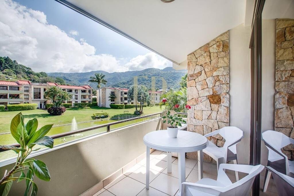 Cr Mariposa Rentals Lakeview Penthouse With Office Space, Pool, Gym, Tennis Santa Ana  Exterior photo