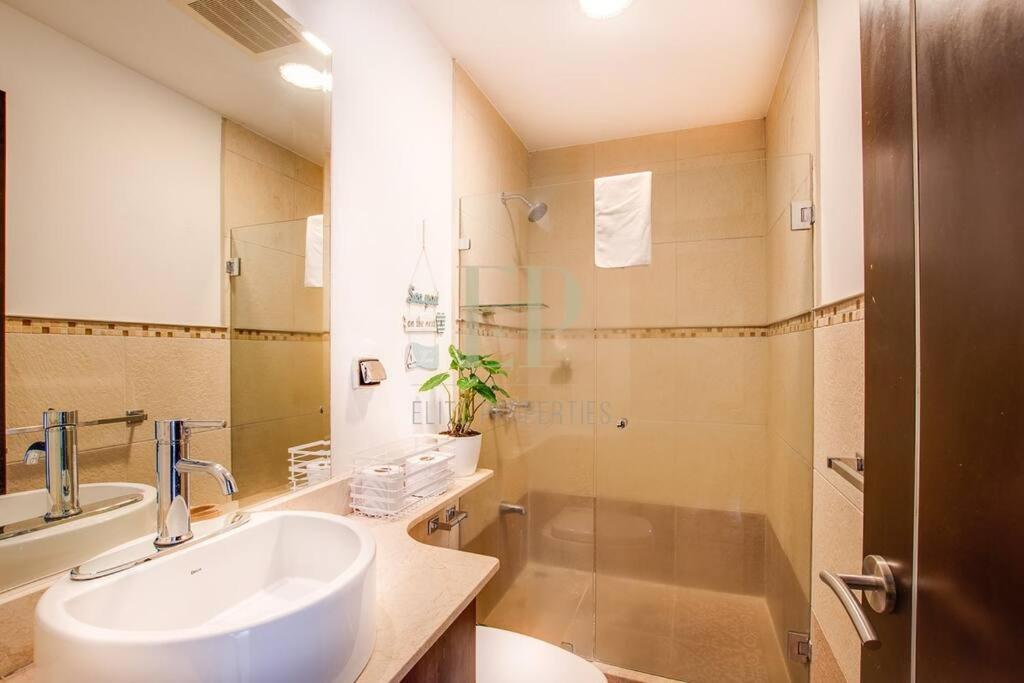 Cr Mariposa Rentals Lakeview Penthouse With Office Space, Pool, Gym, Tennis Santa Ana  Exterior photo