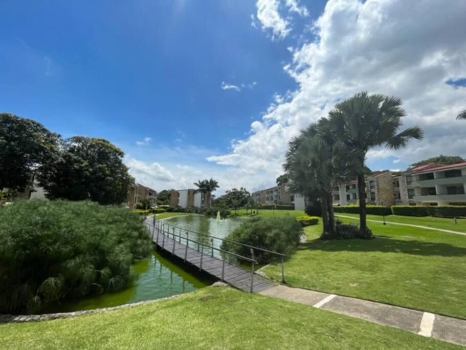 Cr Mariposa Rentals Lakeview Penthouse With Office Space, Pool, Gym, Tennis Santa Ana  Exterior photo